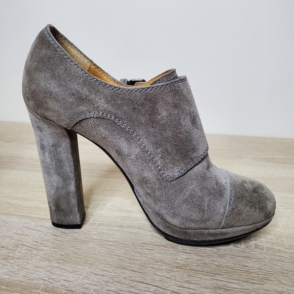 Lanvin Gray Suede Buckle Ankle Bootie, Size 35.5 - Picture 9 of 13